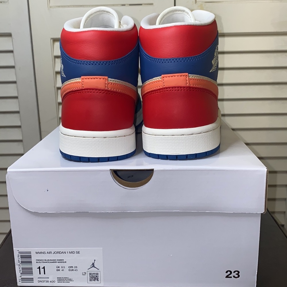 Women’s Air Jordan 1 MID SE… - Picture 2 of 7